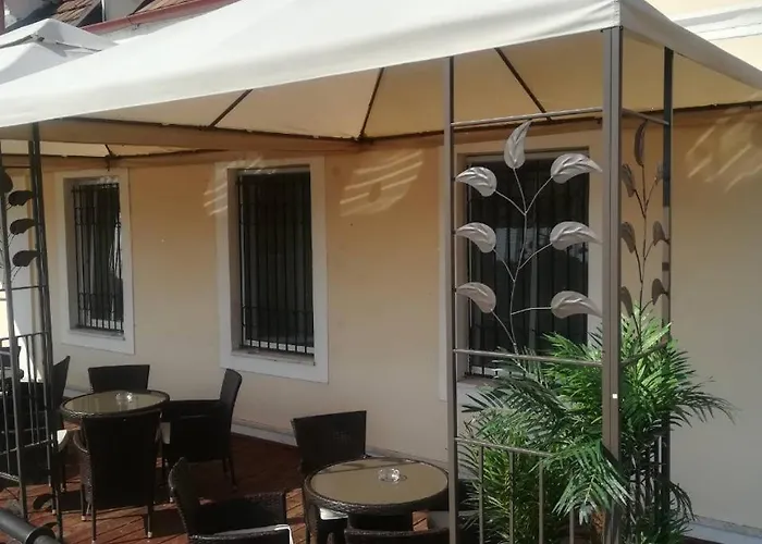 Konukevi Centrum Panzio 4*